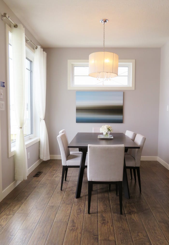 Mastering the First Impression: Your intriguing post title goes here A bright, contemporary dining room with minimalist decor and modern furnishings.